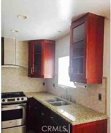 1154 S Barrington Ave #1154-102 - Photo 7 of 11