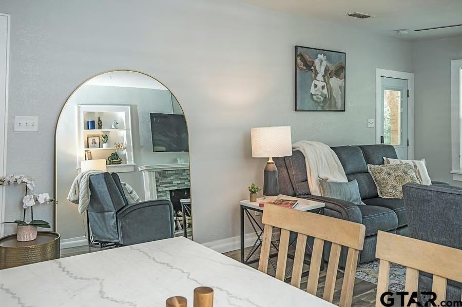 510 E 6th St #510 - Photo 4 of 23