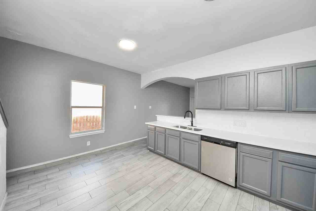 10217 Teneha Dr #10217A - Photo 6 of 20