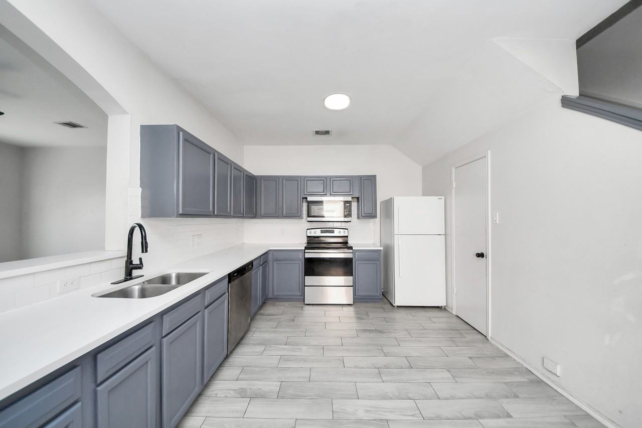 10217 Teneha Dr #10217A - Photo 7 of 20