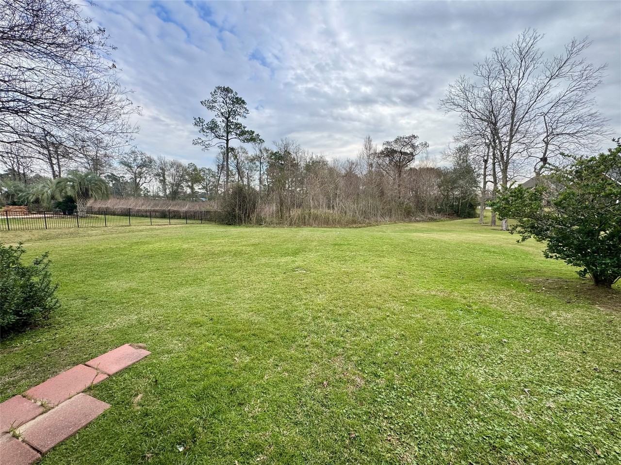 303 Waterwood Dr #303 - Photo 2 of 25