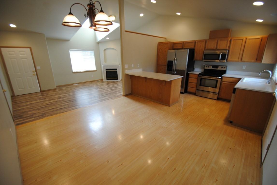 19319 Crown Ridge Blvd - Photo 3 of 8