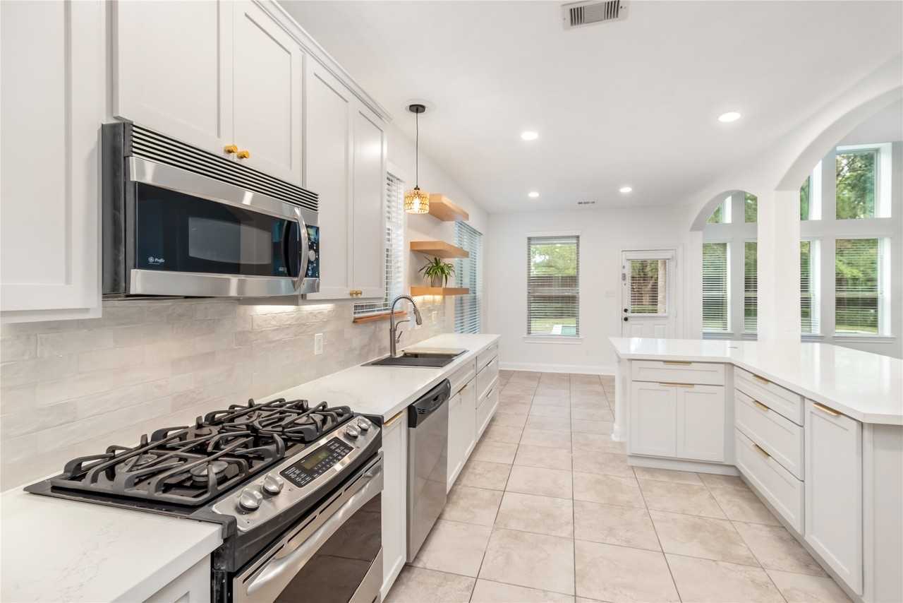 142 Pinto Point Pl #142 - Photo 4 of 36