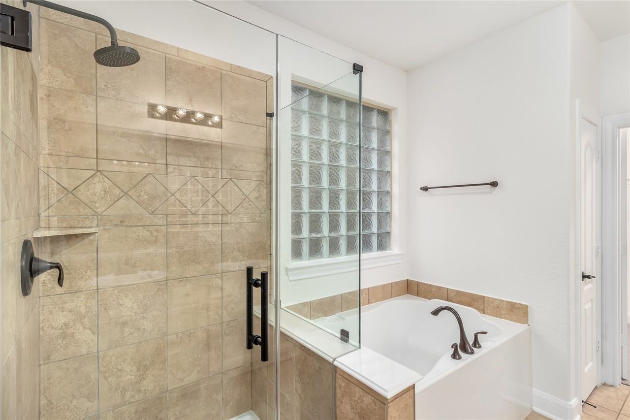 142 Pinto Point Pl #142 - Photo 6 of 36