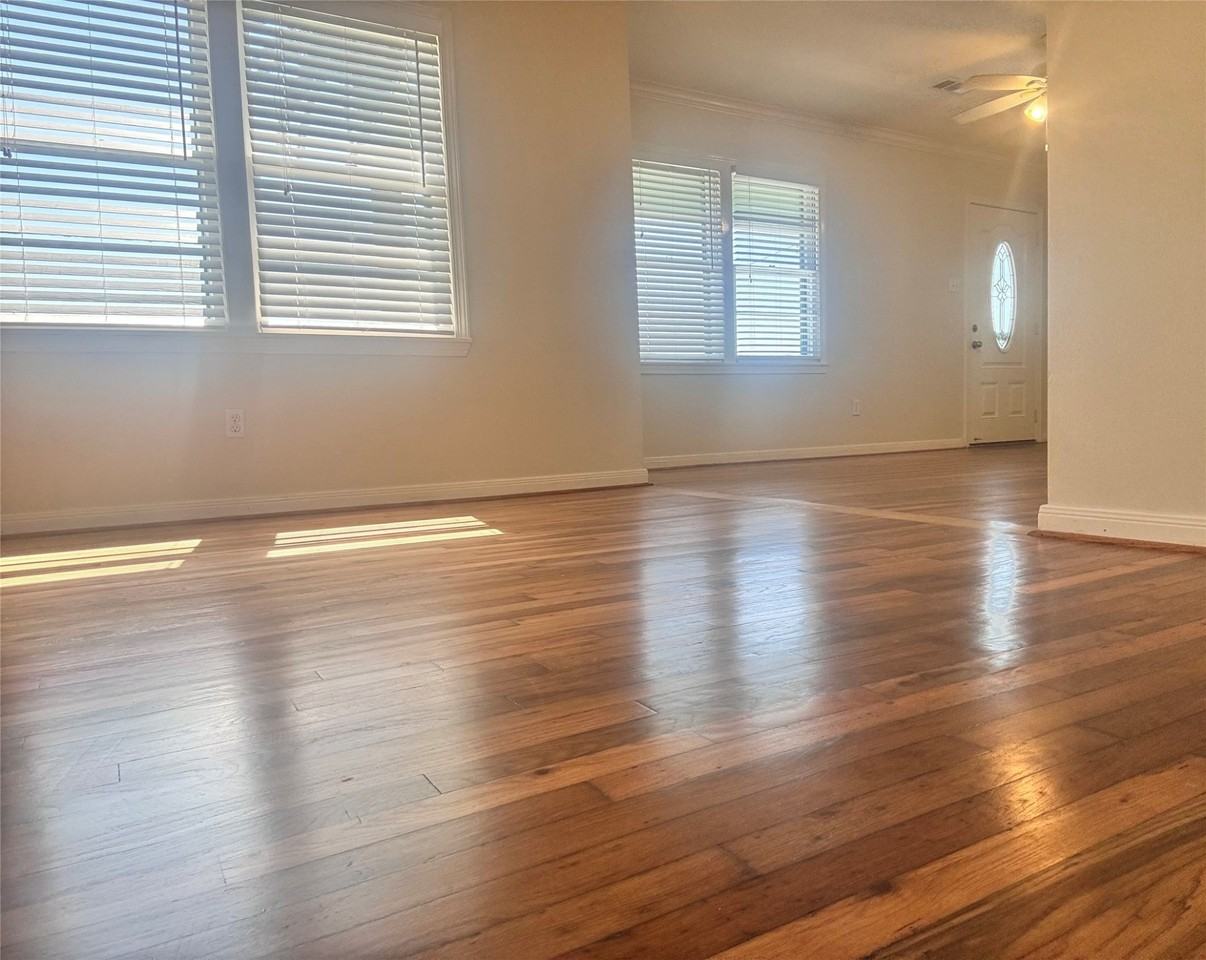 2515 105th St #2515 - Photo 3 of 13