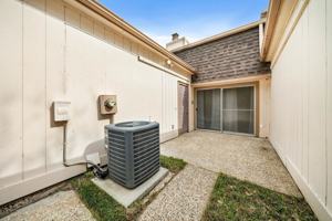 featured image of 2615 Yorktown Ln #2615