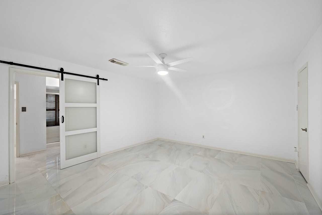 2615 Yorktown Ln #2615 - Photo 3 of 22