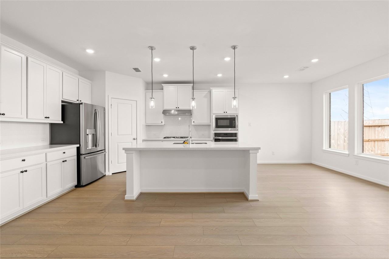 21918 Wycombe Terrace Way #21918 - Photo 3 of 33