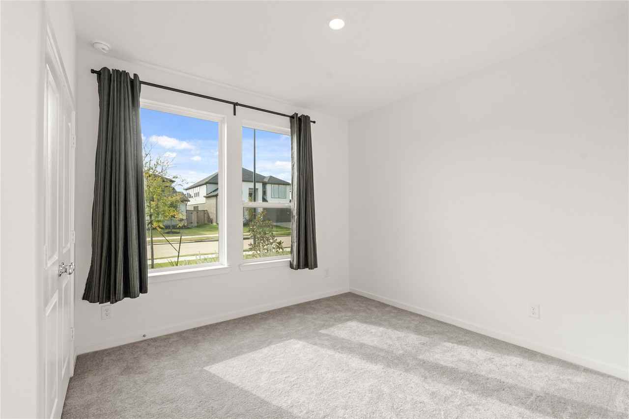 21918 Wycombe Terrace Way #21918 - Photo 7 of 33