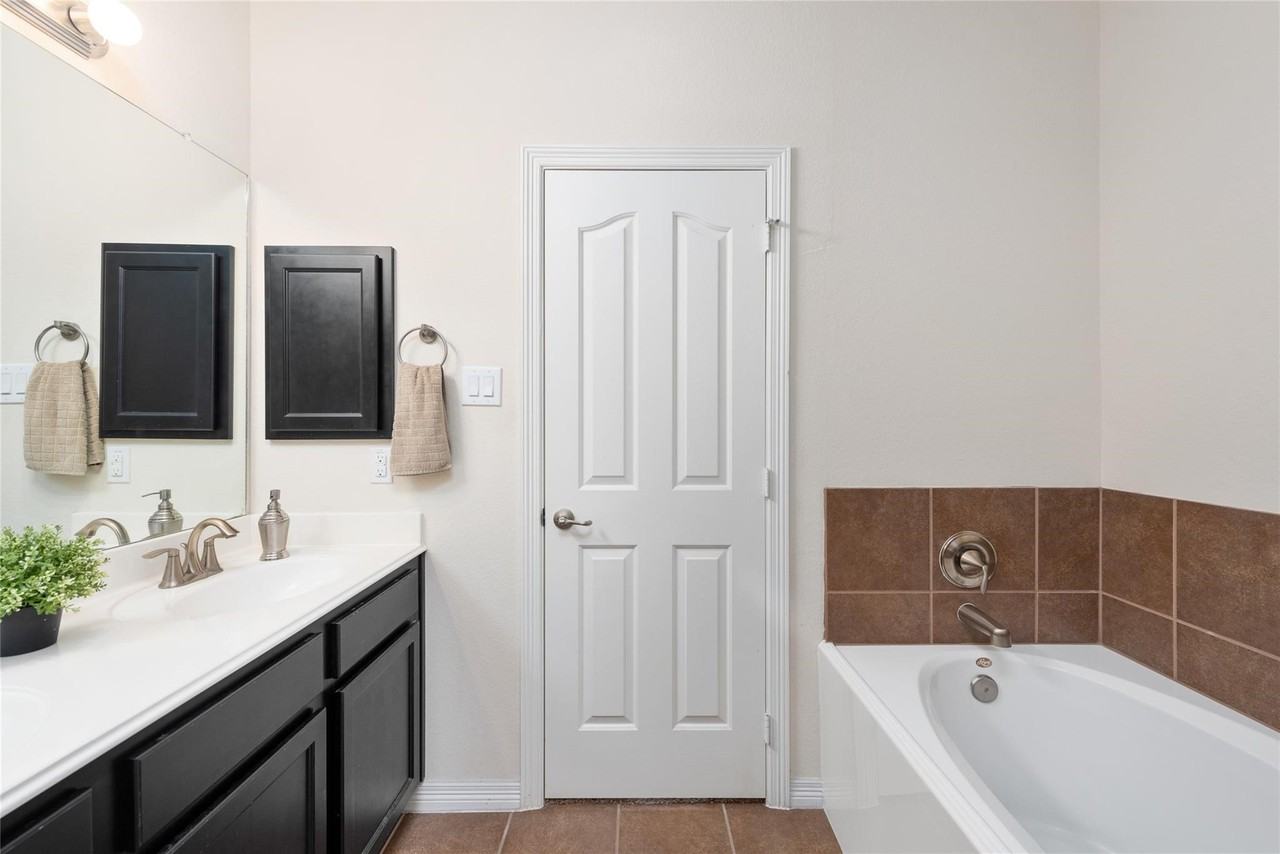 11003 Paterno Dr #11003 - Photo 2 of 18