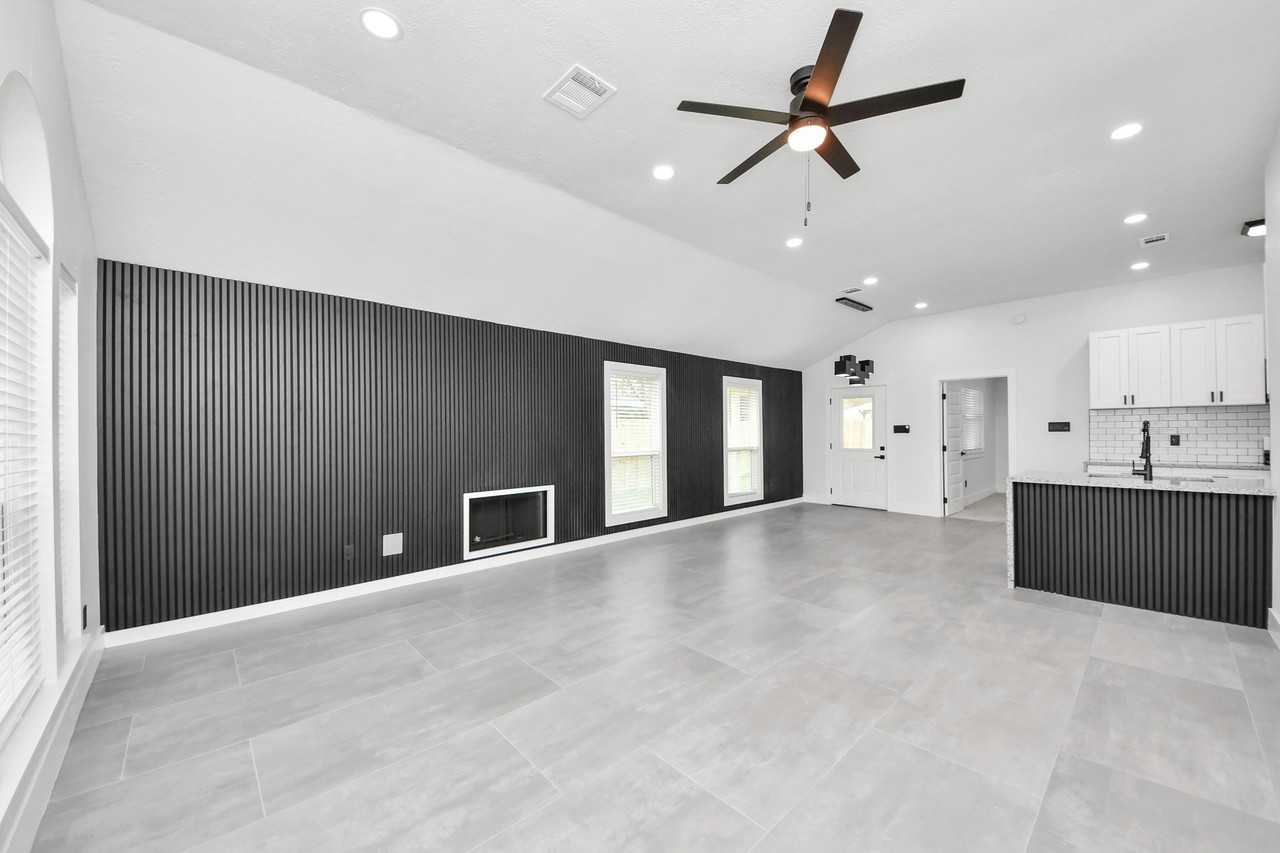 15411 Town Green Dr #15411 - Photo 3 of 19