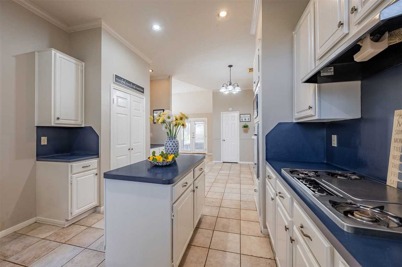 13623 Bonilla Ln #13623 - Photo 4 of 34