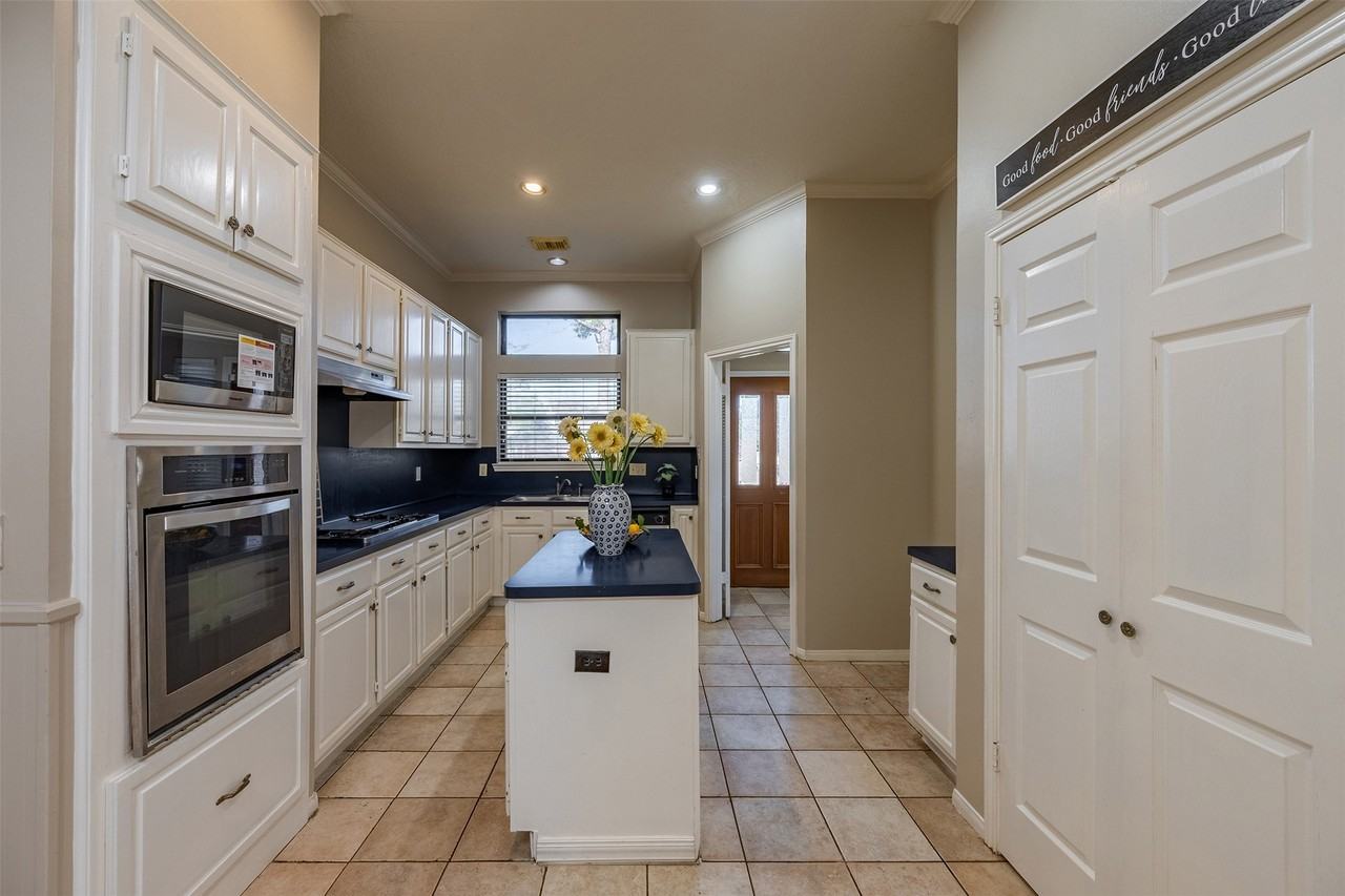 13623 Bonilla Ln #13623 - Photo 5 of 34