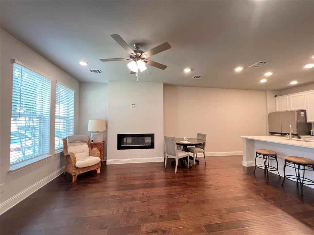 3517 Treasure Dr #3517 - Photo 5 of 27