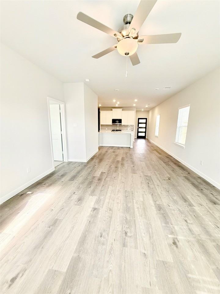 32947 Silver Meadow Way #32947 - Photo 5 of 21