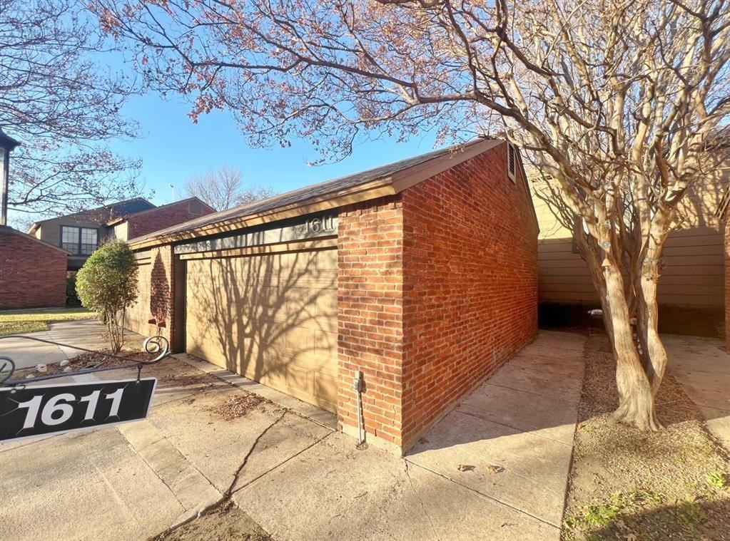 1611 Brentwood Dr #1611 - Photo 4 of 29