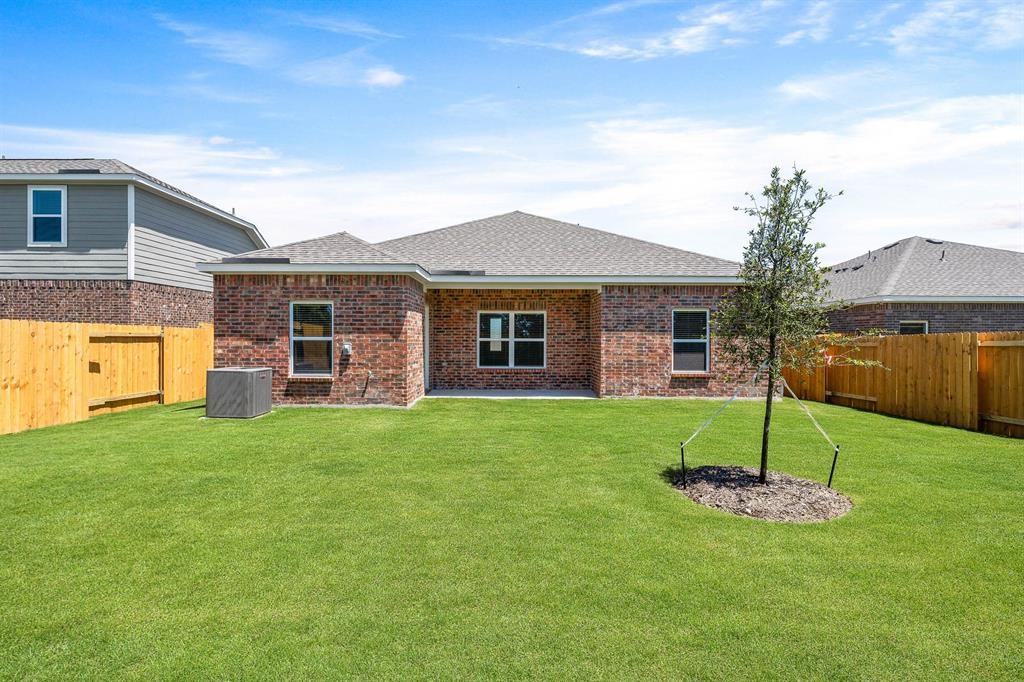 1012 Pecan Pl #1012 - Photo 7 of 8