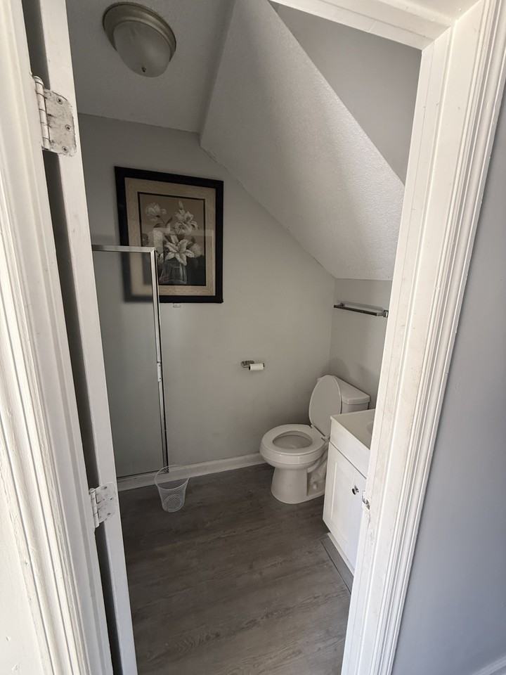 413 Anderson Ave #D1 - Photo 3 of 8