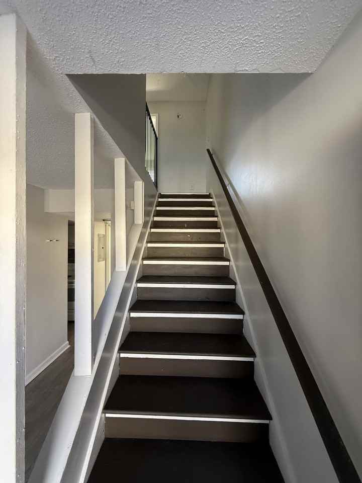 413 Anderson Ave #D1 - Photo 4 of 8