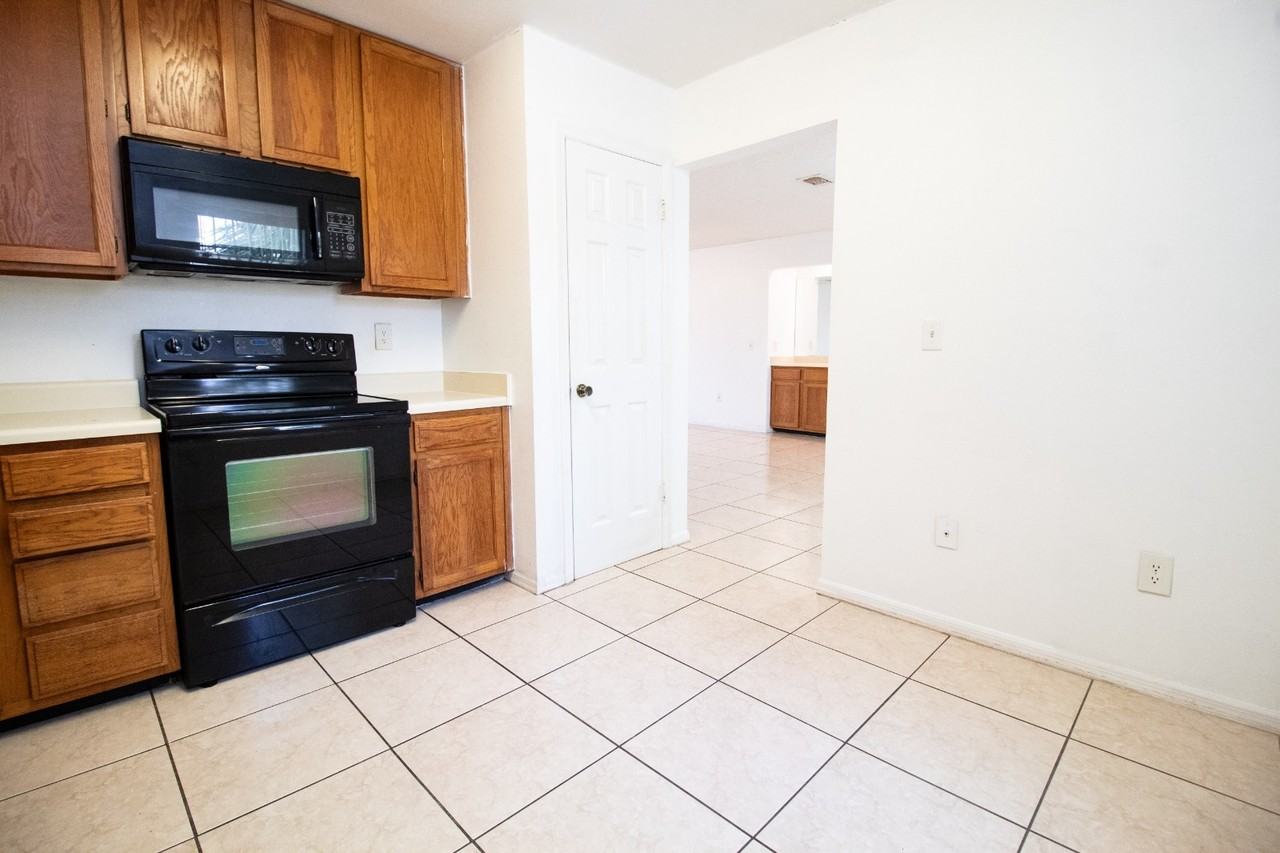 2304 Clubside Drive, Longwood, FL 32779 - Photo 7 of 23