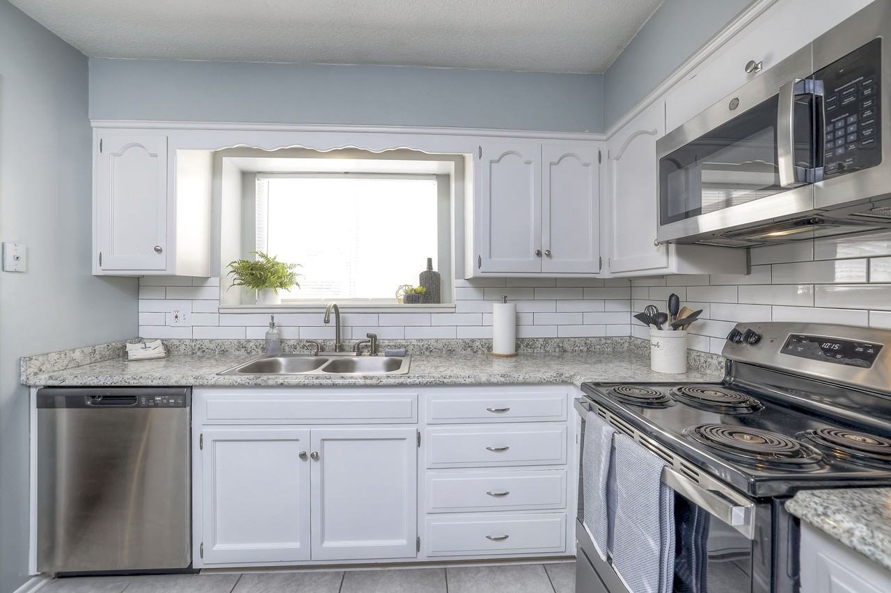 5601 West 58th - Photo 4 of 50