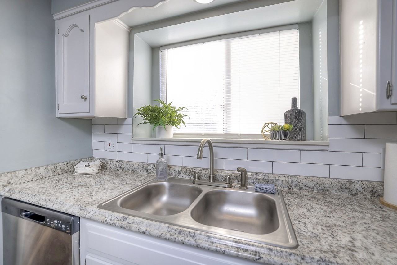 5601 West 58th - Photo 5 of 50