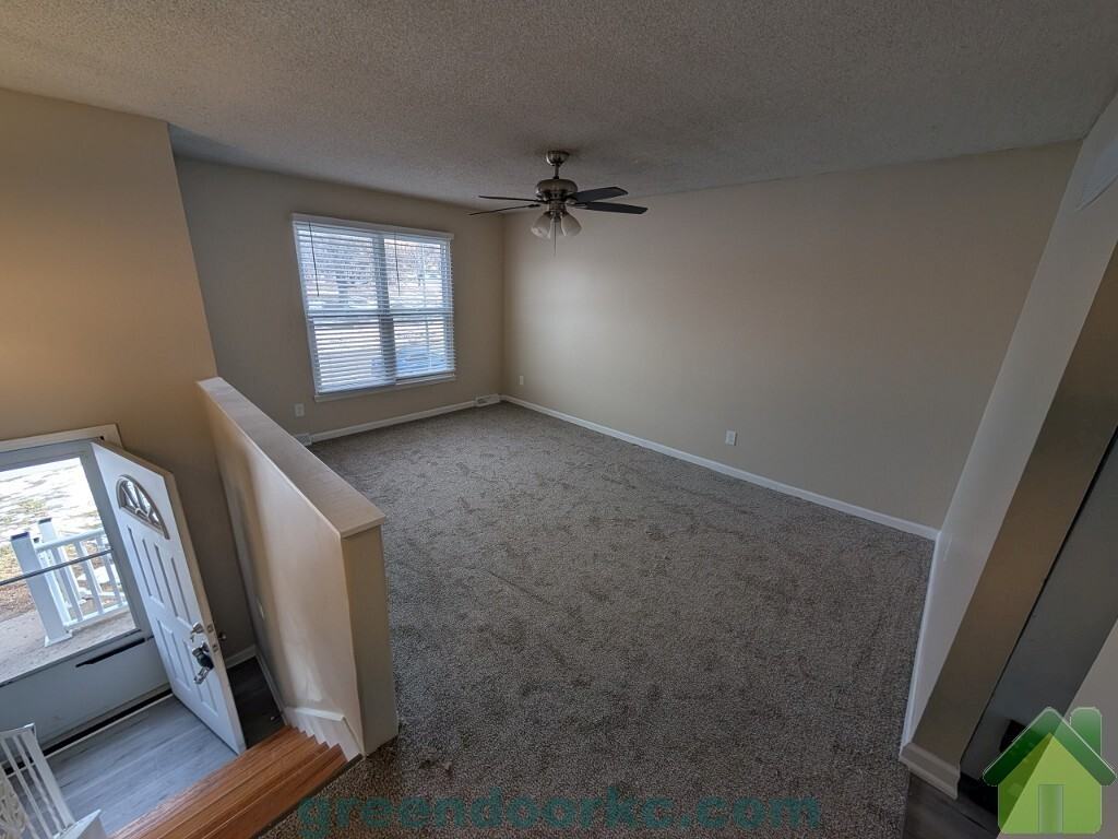 823-825 S Lindenwood Drive - Photo 7 of 13