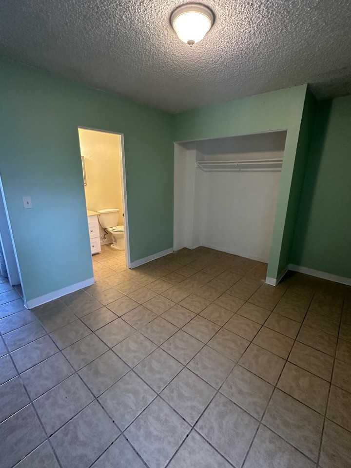 142 Lakeview Circle - Photo 2 of 4