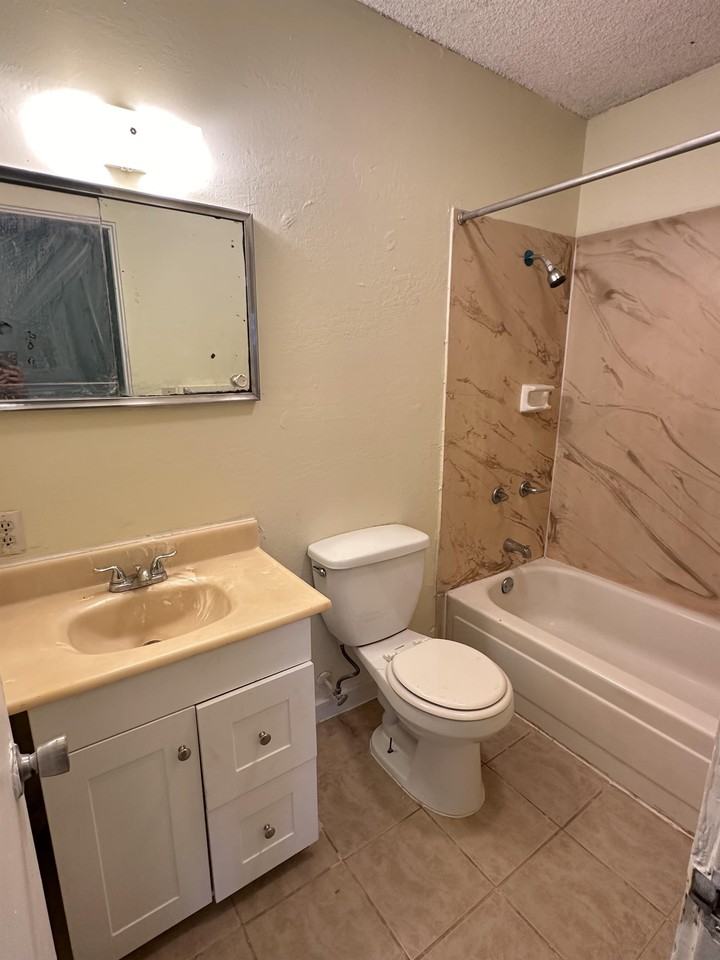 142 Lakeview Circle - Photo 4 of 4