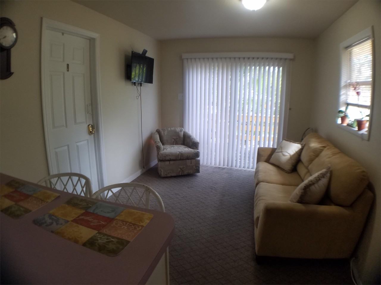 549 San Bernardino St - Photo 4 of 23