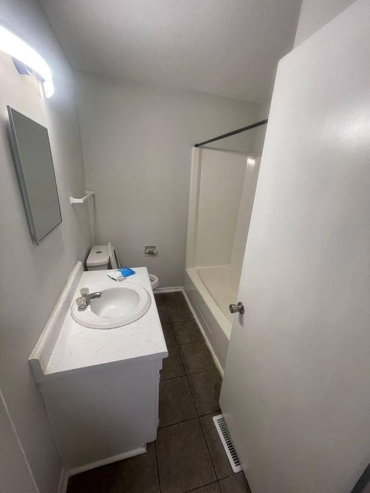 605 Culbreth Avenue - Photo 3 of 10