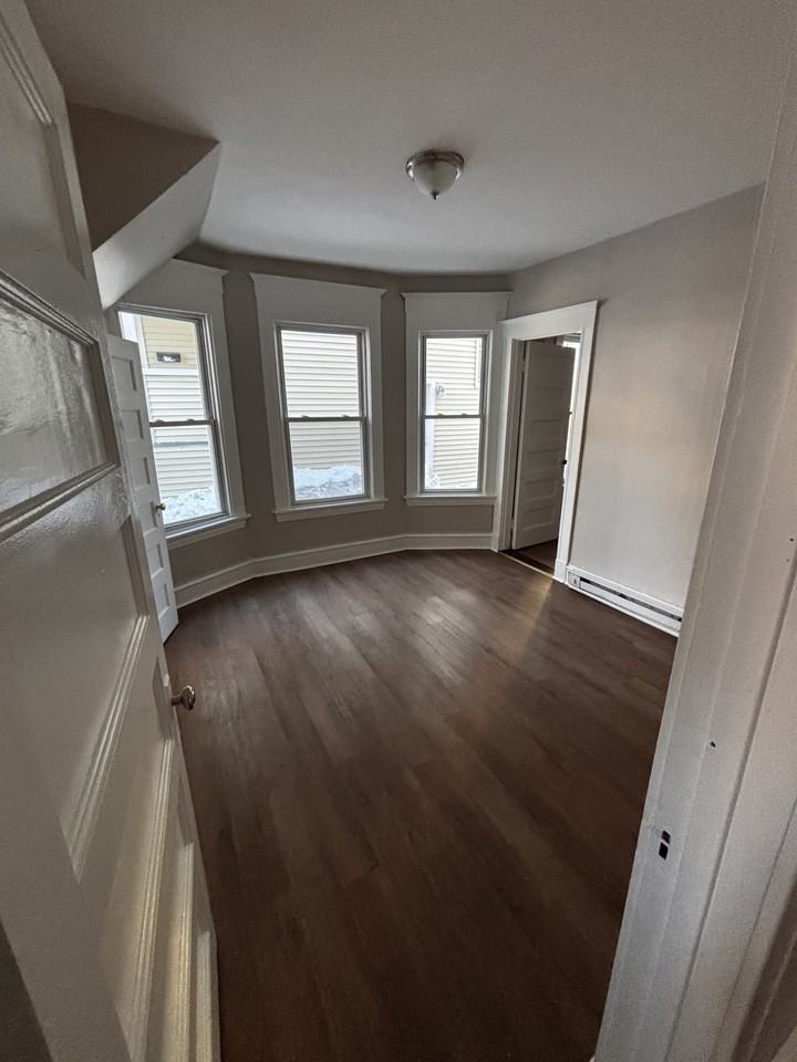 91 Ridgewood St #1stFL - Photo 2 of 9