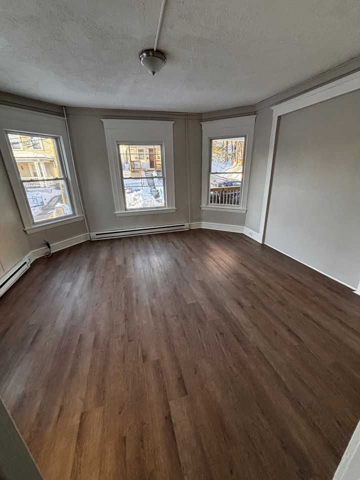 91 Ridgewood St #1stFL - Photo 3 of 9