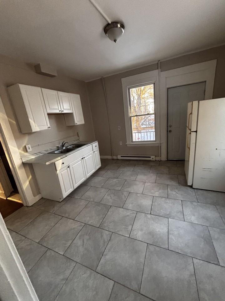 91 Ridgewood St #1stFL - Photo 5 of 9