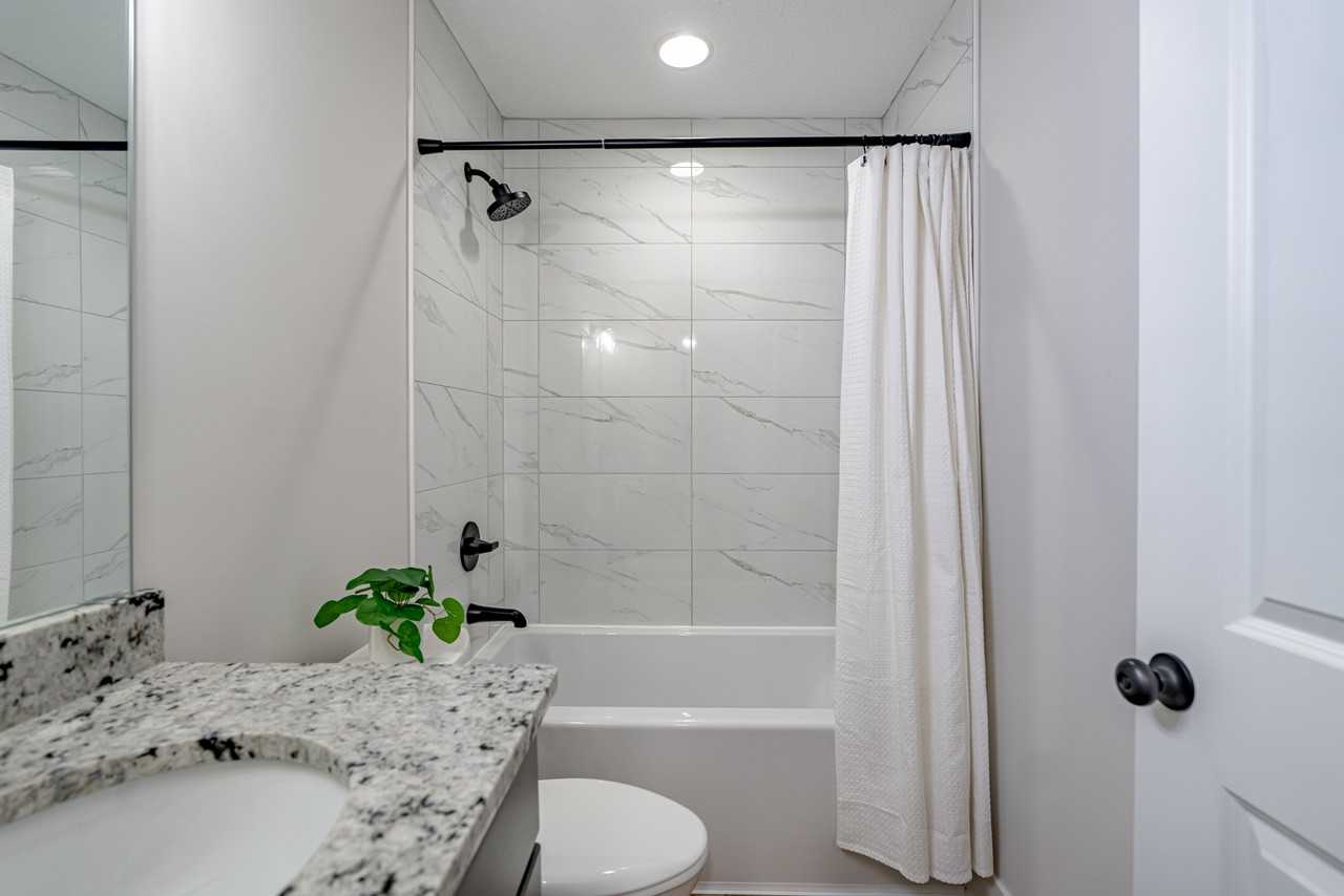 425 Lexington Ave #5 - Photo 3 of 16