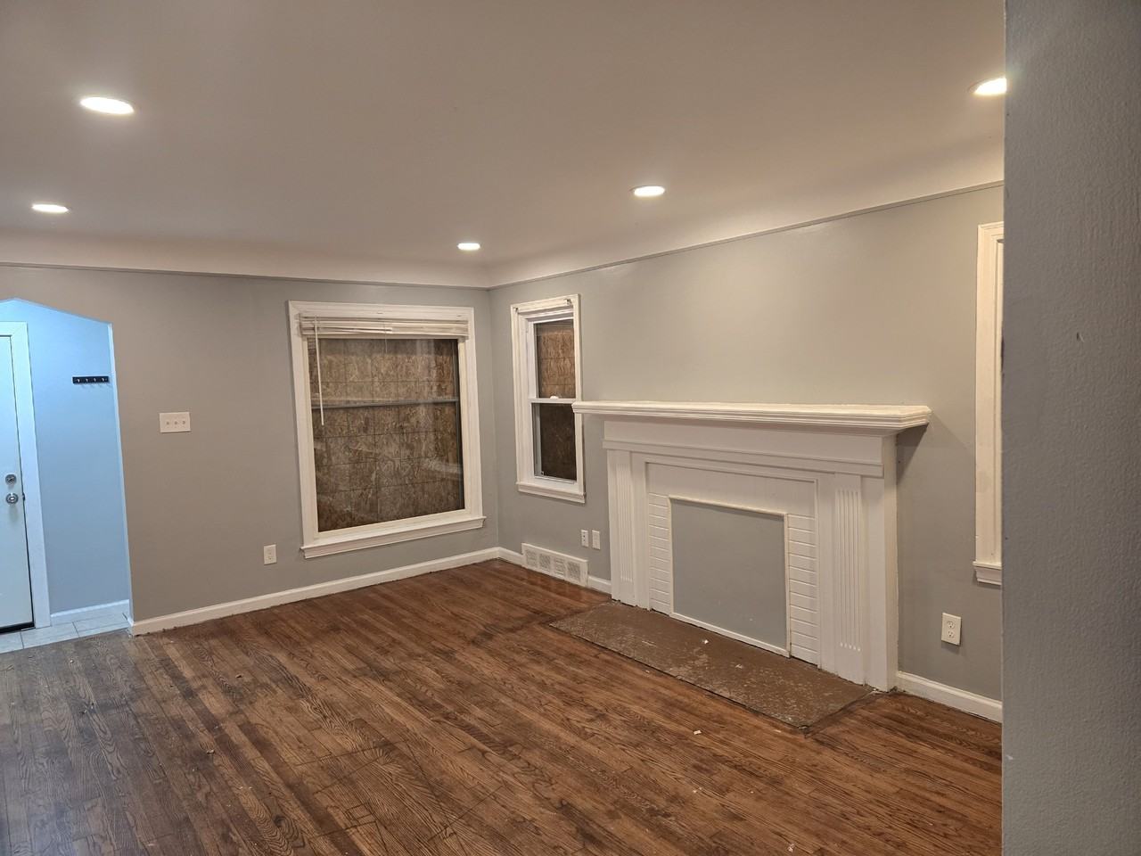 11911 Lansdowne St #1 - Photo 4 of 10