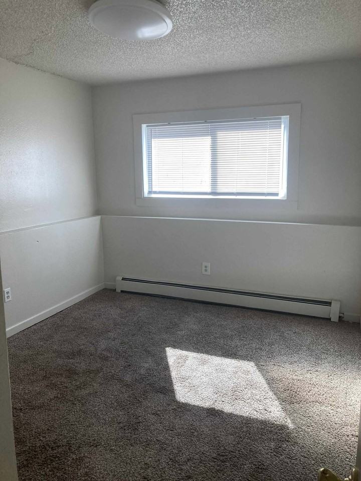 4228 San Roberto Avenue - Photo 3 of 12