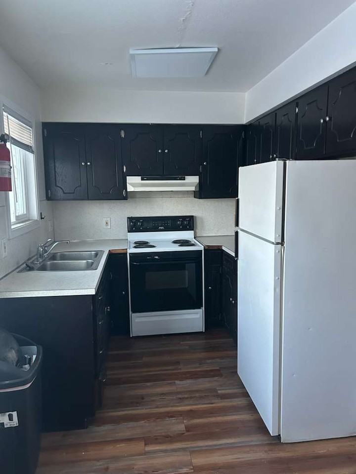 4216-4218 San Roberto Avenue - Photo 6 of 7