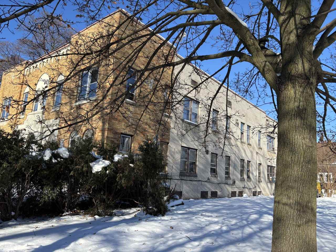 330 West Keefe Avenue - Photo 2 of 26