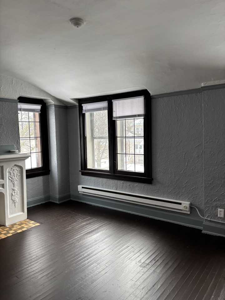 330 West Keefe Avenue - Photo 7 of 26