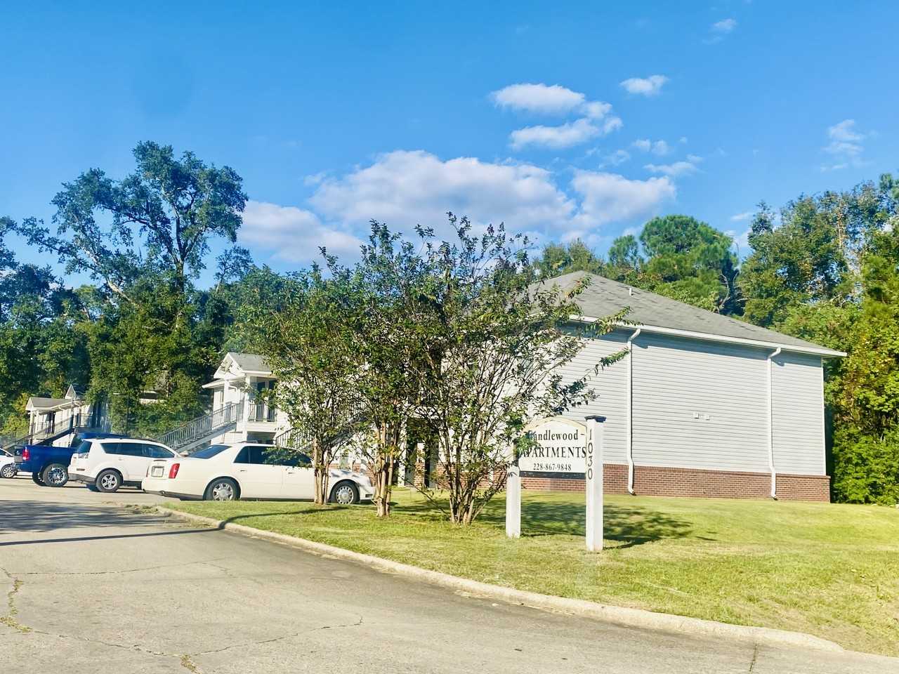 Candlwood Villa Apt - Photo 3 of 10