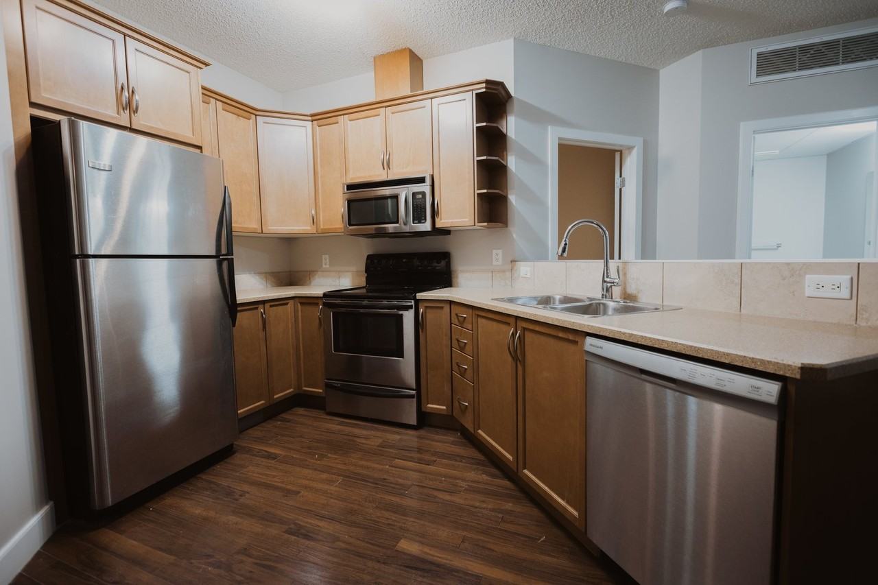 10525 80 Ave Nw - Photo 2 of 28