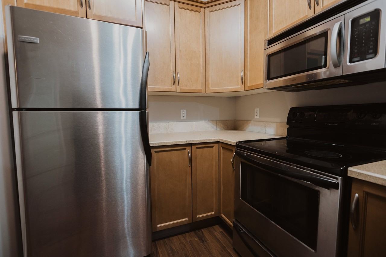 10525 80 Ave Nw - Photo 3 of 28