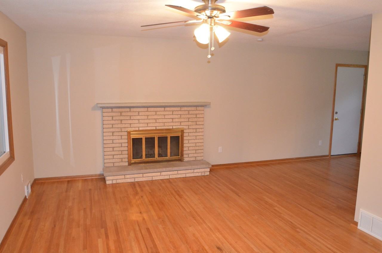 8000 32nd Pl N - Photo 2 of 9