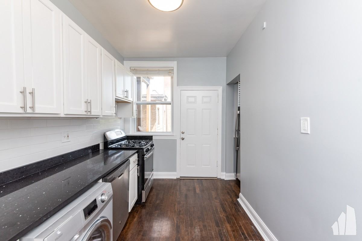 312 Lee St #945-2 - Photo 2 of 17