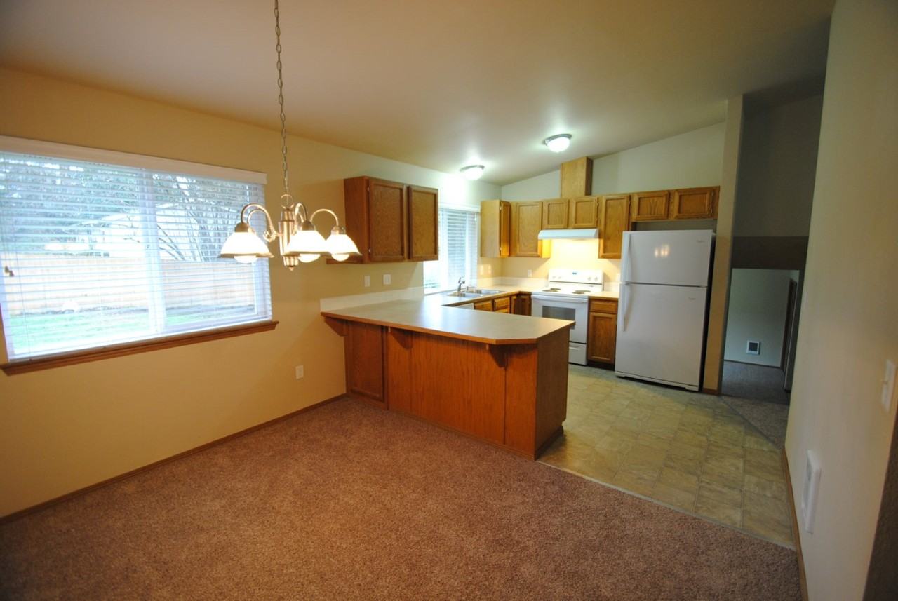 20706 107th St E - Photo 3 of 8