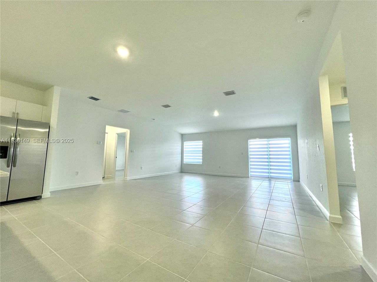 17376 Sw 285th St #17376-1 - Photo 2 of 32