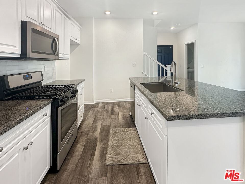 27607 Sawtooth Ln #27607 - Photo 6 of 18