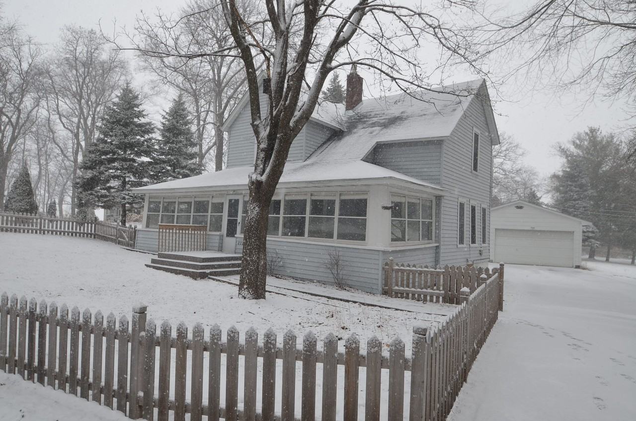 2223 Buffalo St - Photo 2 of 12