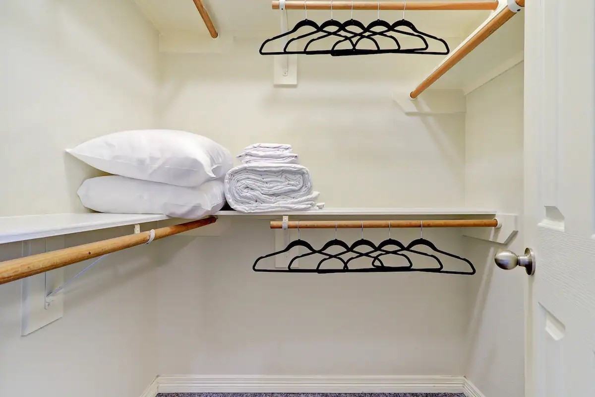 1717 Thompson St #1717A - Photo 5 of 8